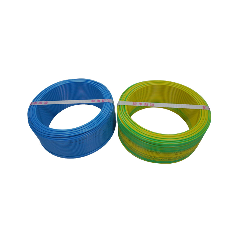 What are the main differences between PVC insulated wire and rubber insulated wire for power lighting applications?